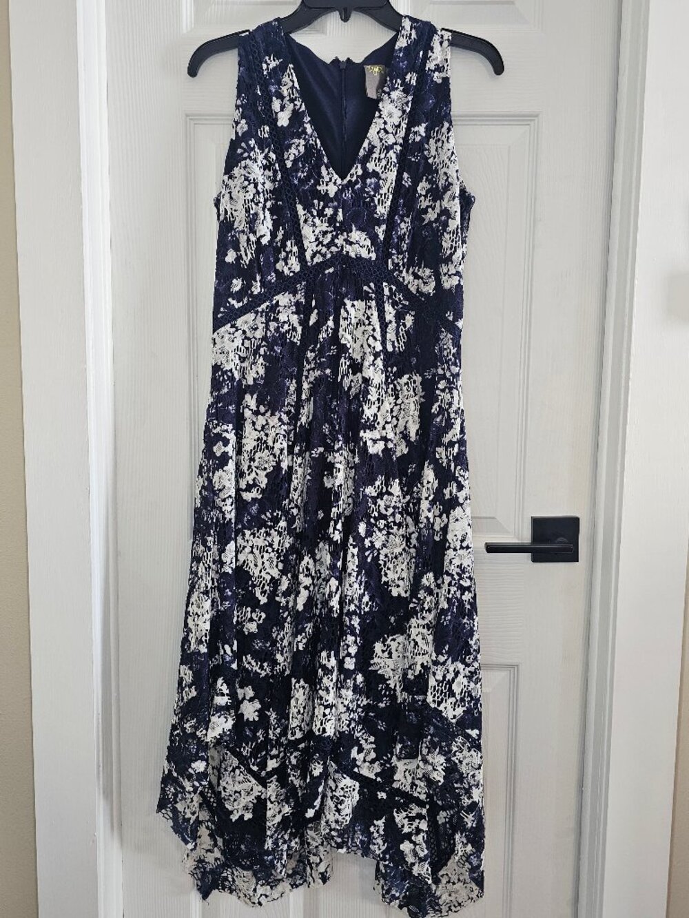 Taylor  Dress Women 10 Navy White Floral  Dress
